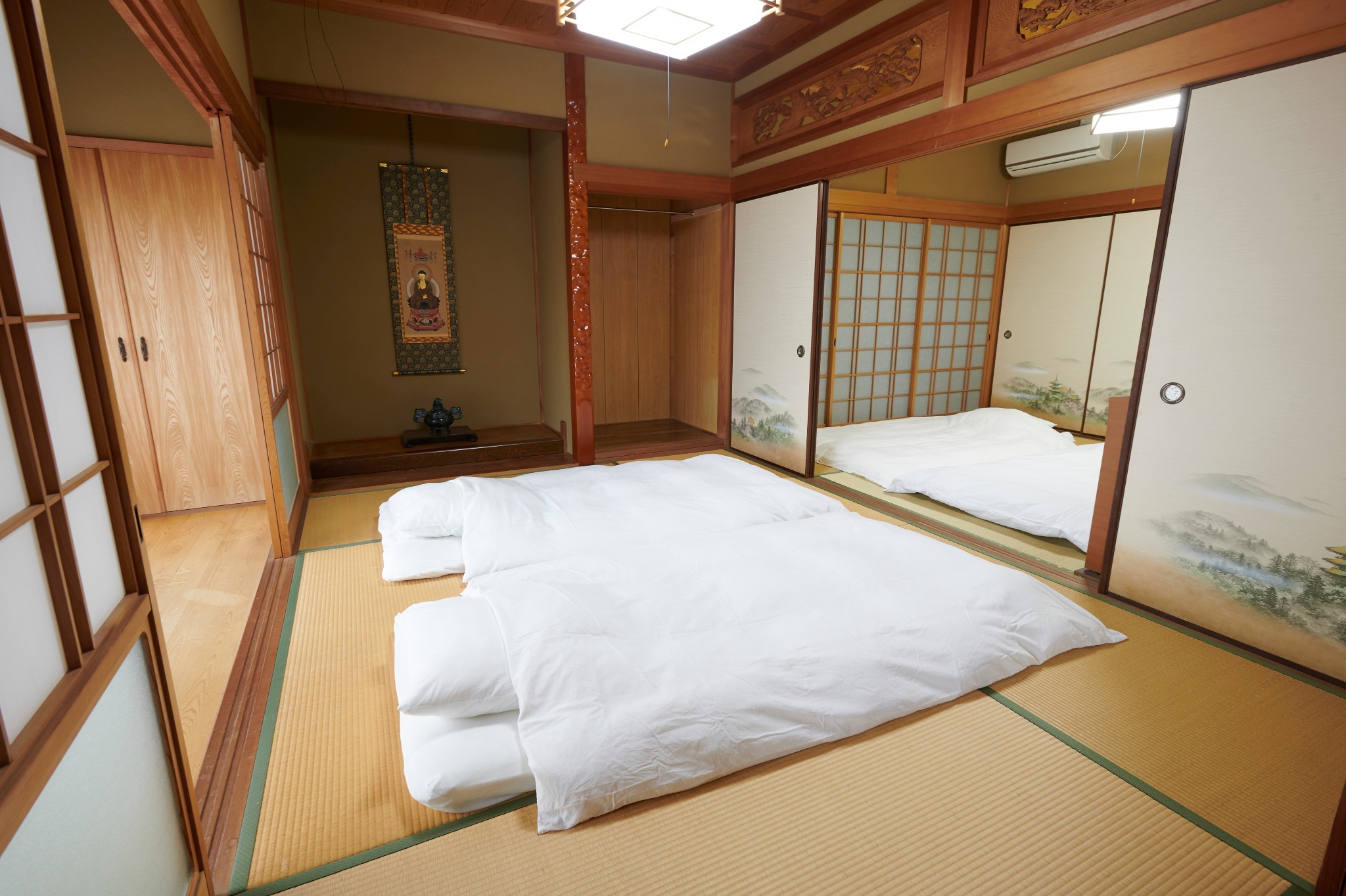6 people can sleep in the Japanese room. In...
