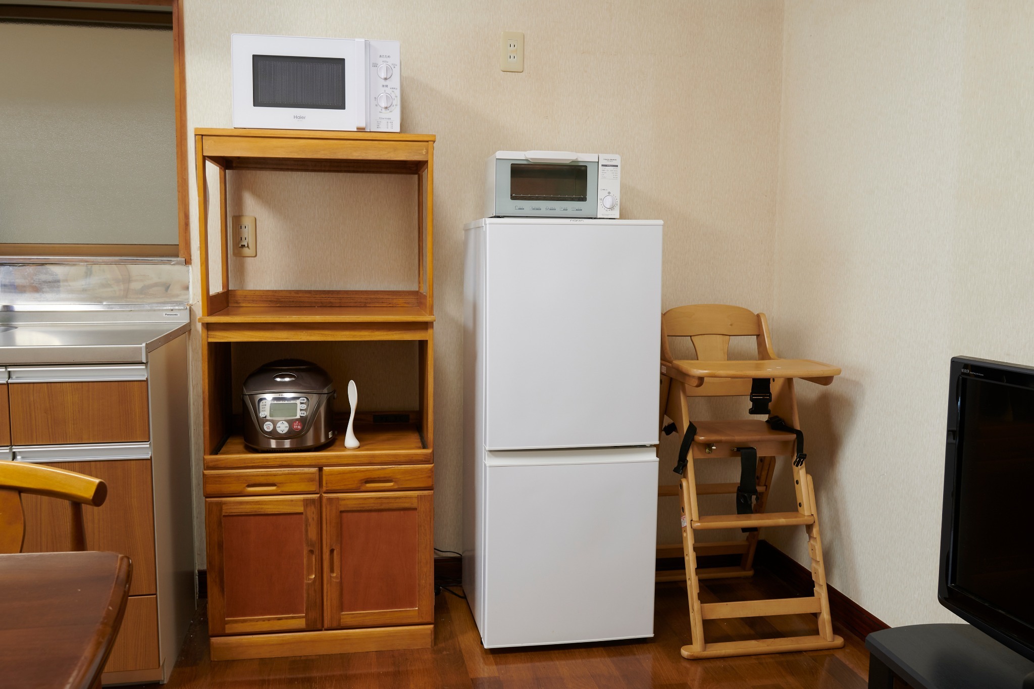 Microwave, toaster and rice cooker is provided...