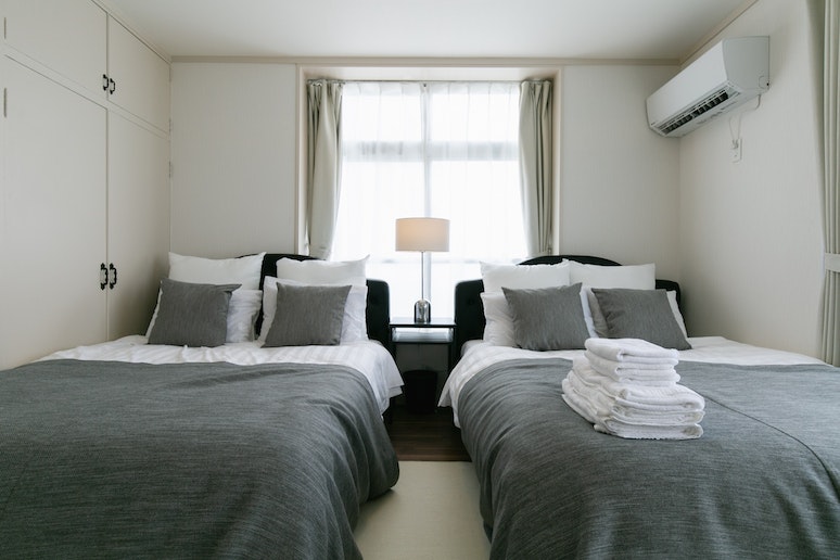 BED ROOM 1 (Double Bed&times;2)