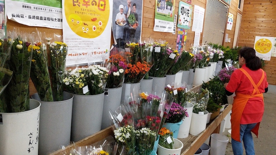 道の駅 さんわのお花売場です。