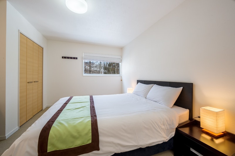 寝室ーダブルベッド（クイーンサイズ）