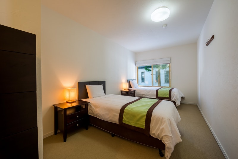 寝室ーツインベッド