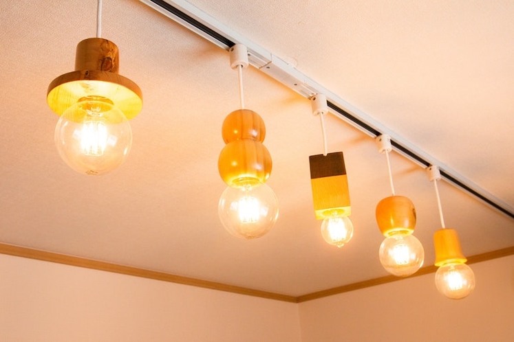館内にはかわいらしい手作り照明が沢山! Unique handmade lightings in s