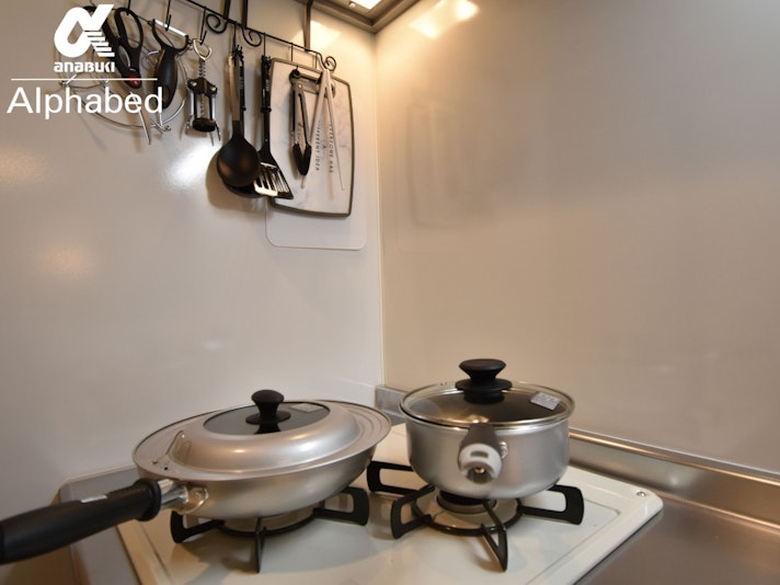 室内の調理器具一式