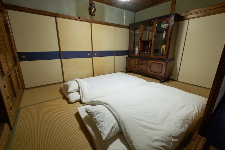 In the Japanese room, ten people in total can slee