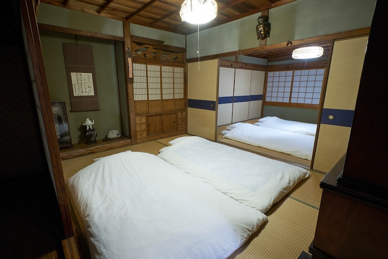 In the Japanese room, ten people in total can slee