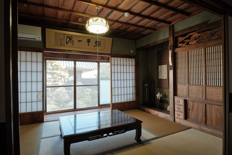 apanese traditional architecture. 伝統的な日本建築の建物をお楽しみ