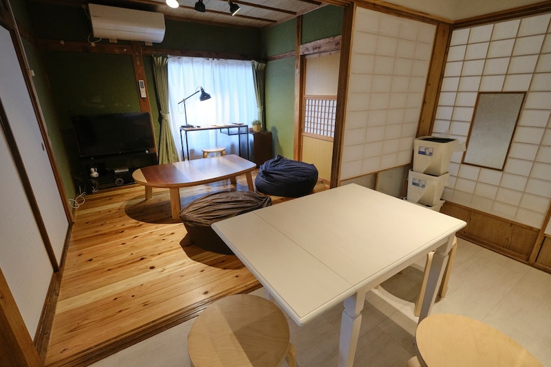 The table can be enlarged. テーブルを開くと、広くご利用いただけます。