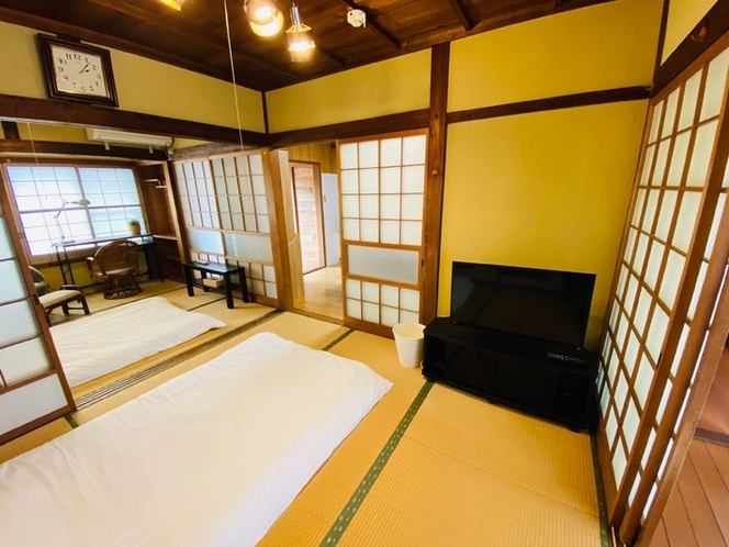 This is Japanese-style bedroom. Sleeps up to 4...