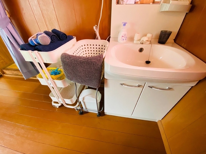 Hand soap is prepared in the house. ハンドソープがあります。