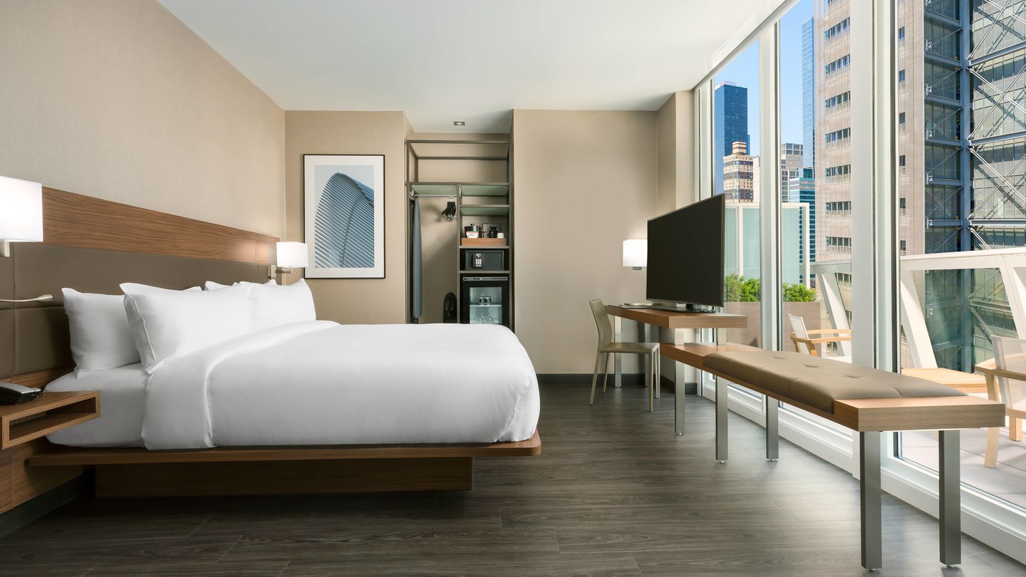 キングベッド1台　シティービュー　バルコニー