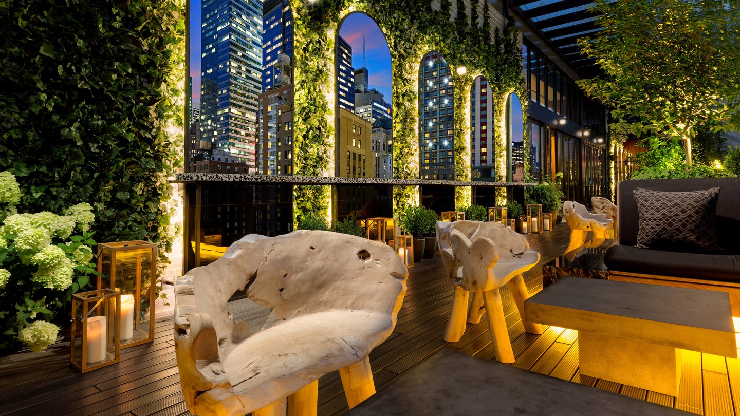 ルーフトップ「Castell Rooftop Lounge」