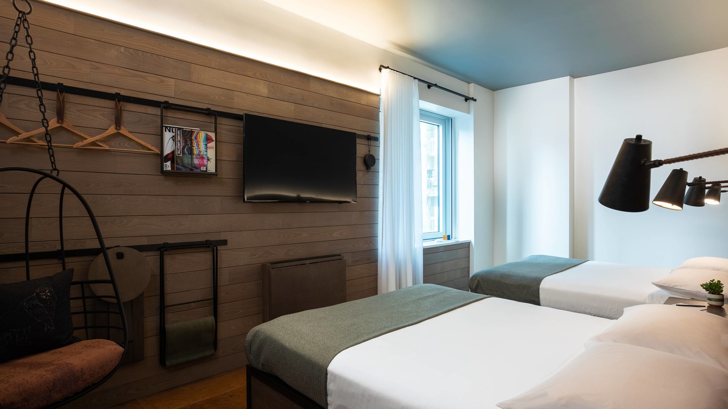 クイーンベッド2台