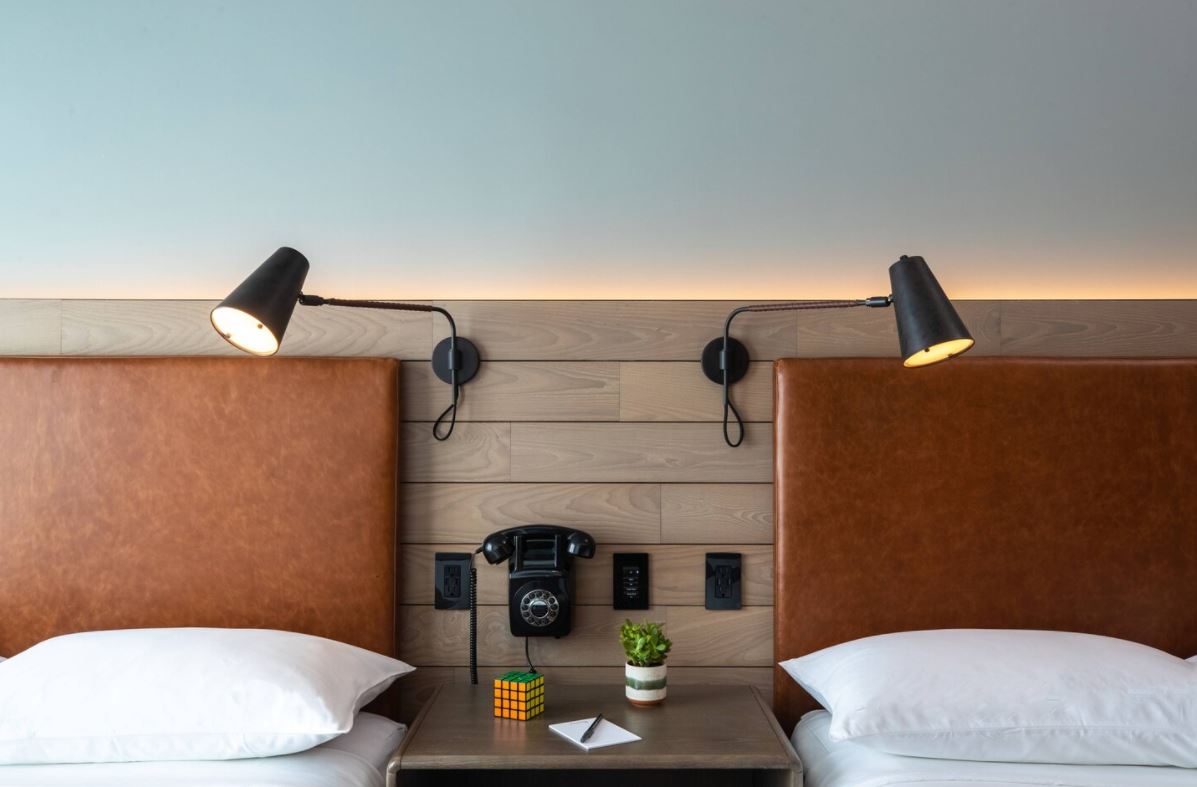 クイーンベッド2台