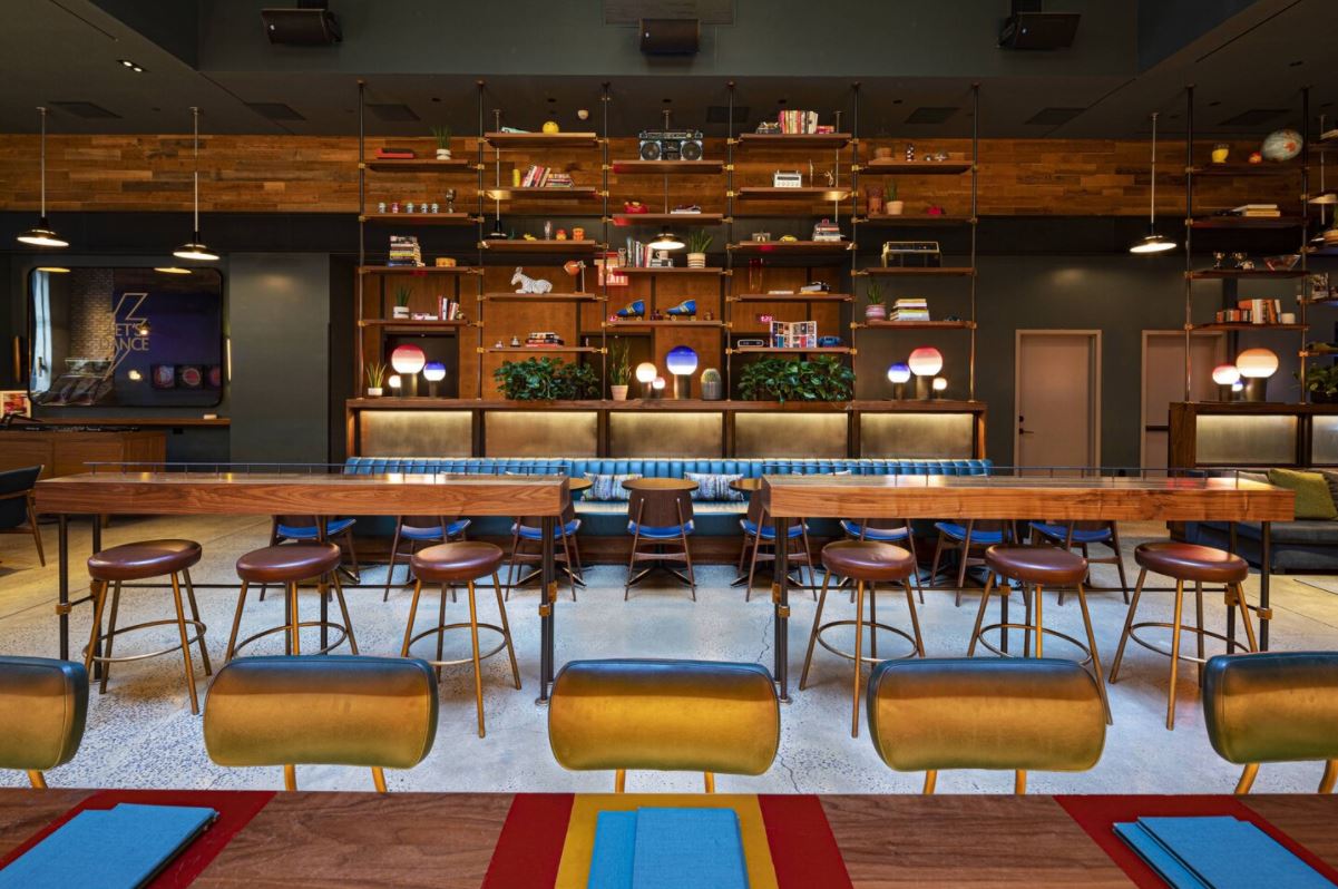 「Recreation」バー