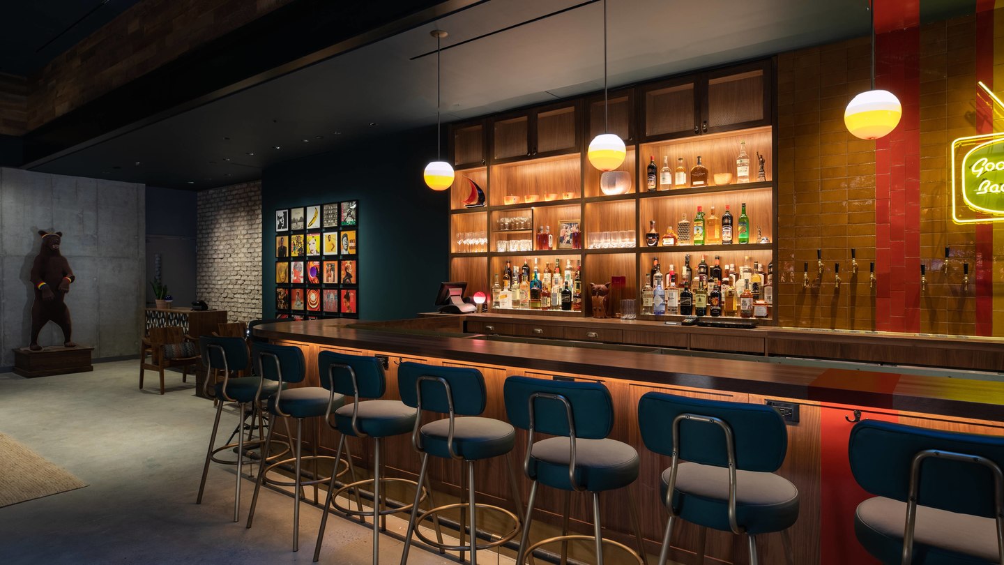 「Recreation」バー