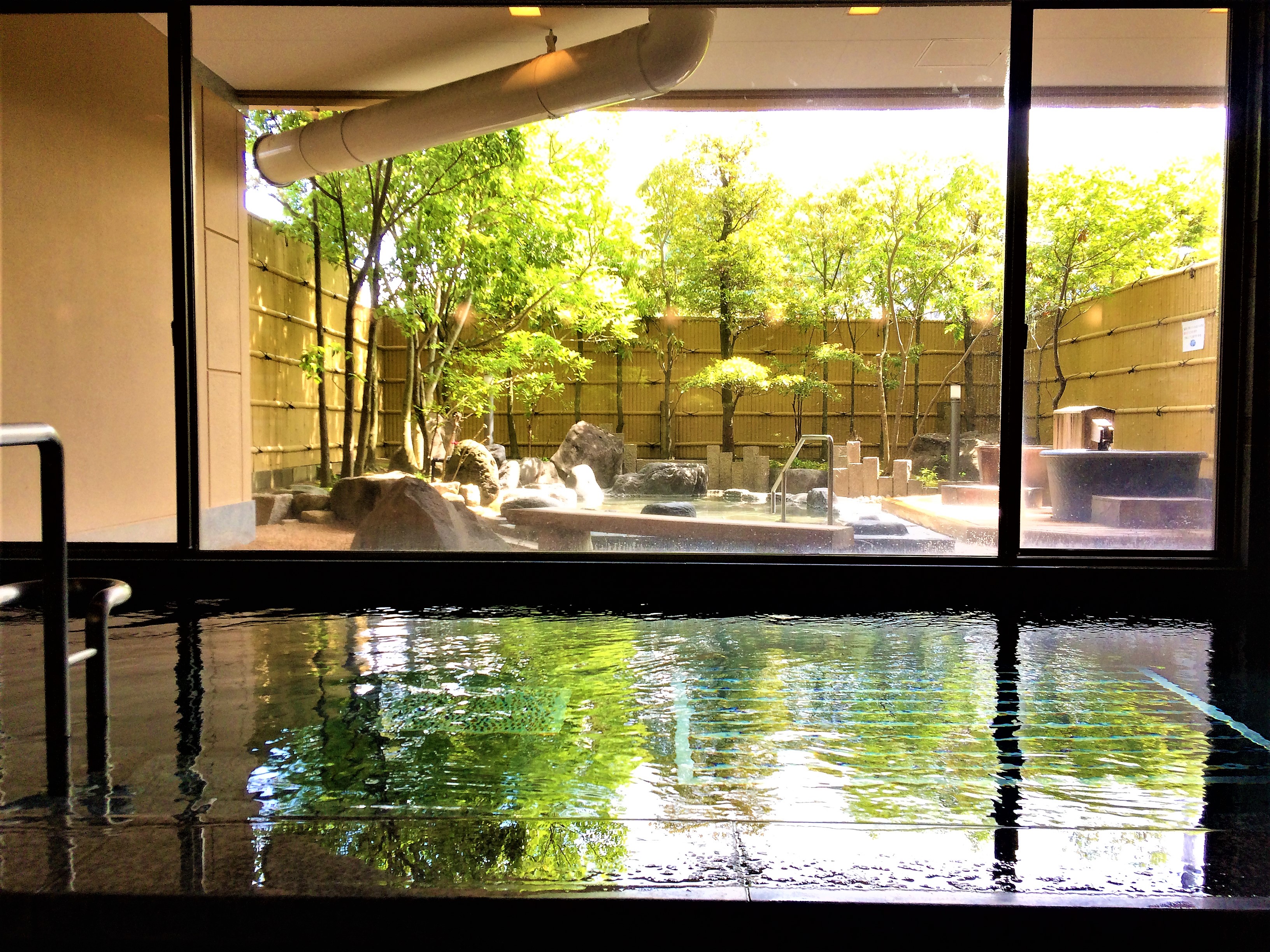 非日常を感じながら庭園を眺め、時間の流れを愉しむ。～姫島の湯～