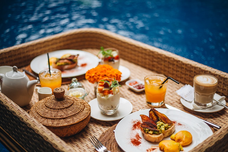 フローティング　ブレックファースト