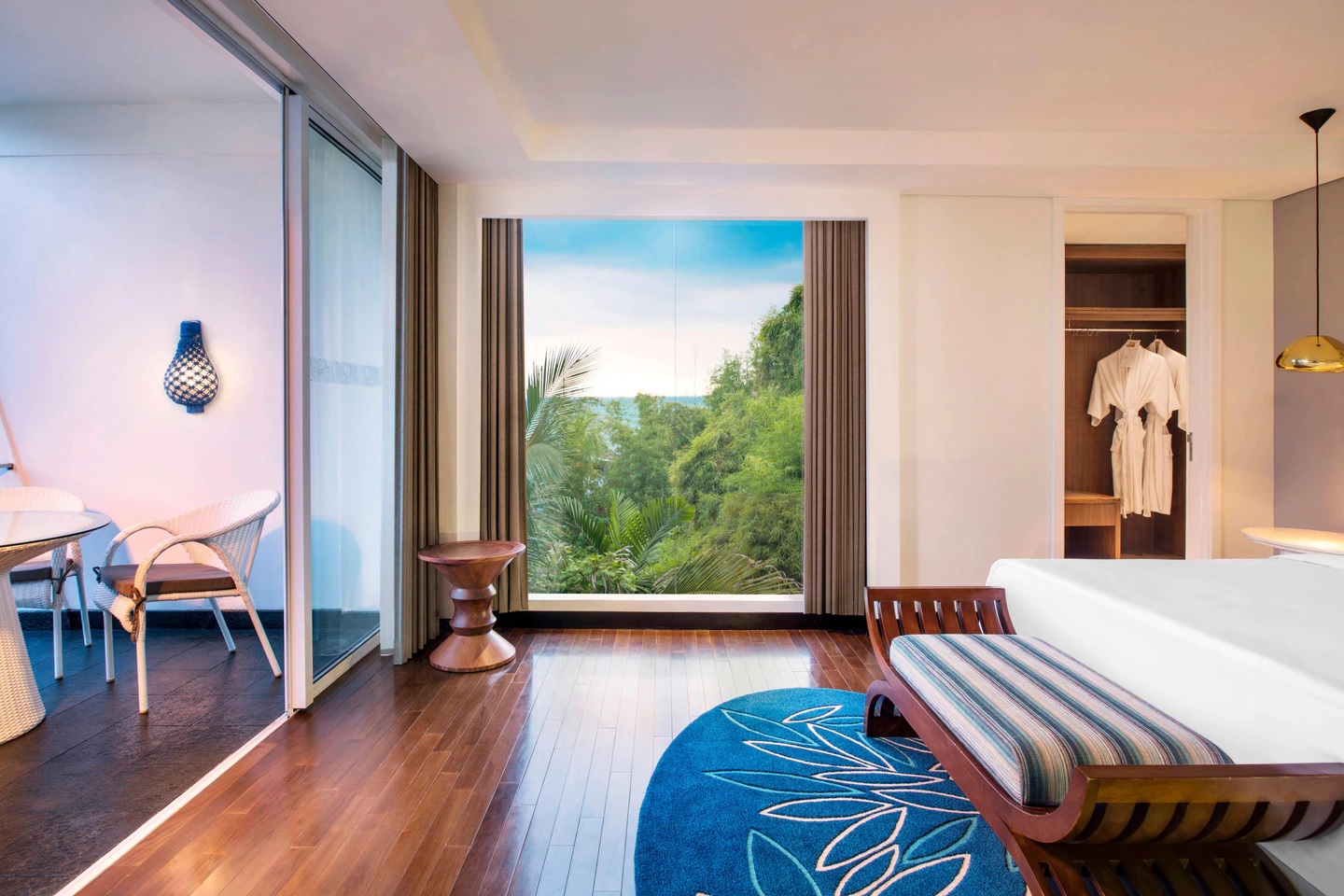 2ベッドルーム・アバンギャルドスイート・ラグーンビュー(175平米)＜キングベッド1台＞　一例