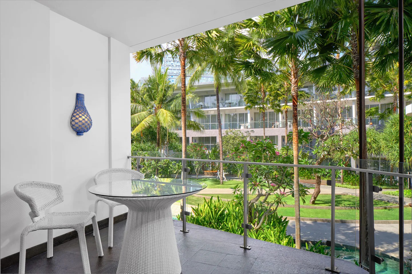 1ベッドルーム・アクアスタジオスイート・ラグーンビュー(82平米）バルコニー　　一例