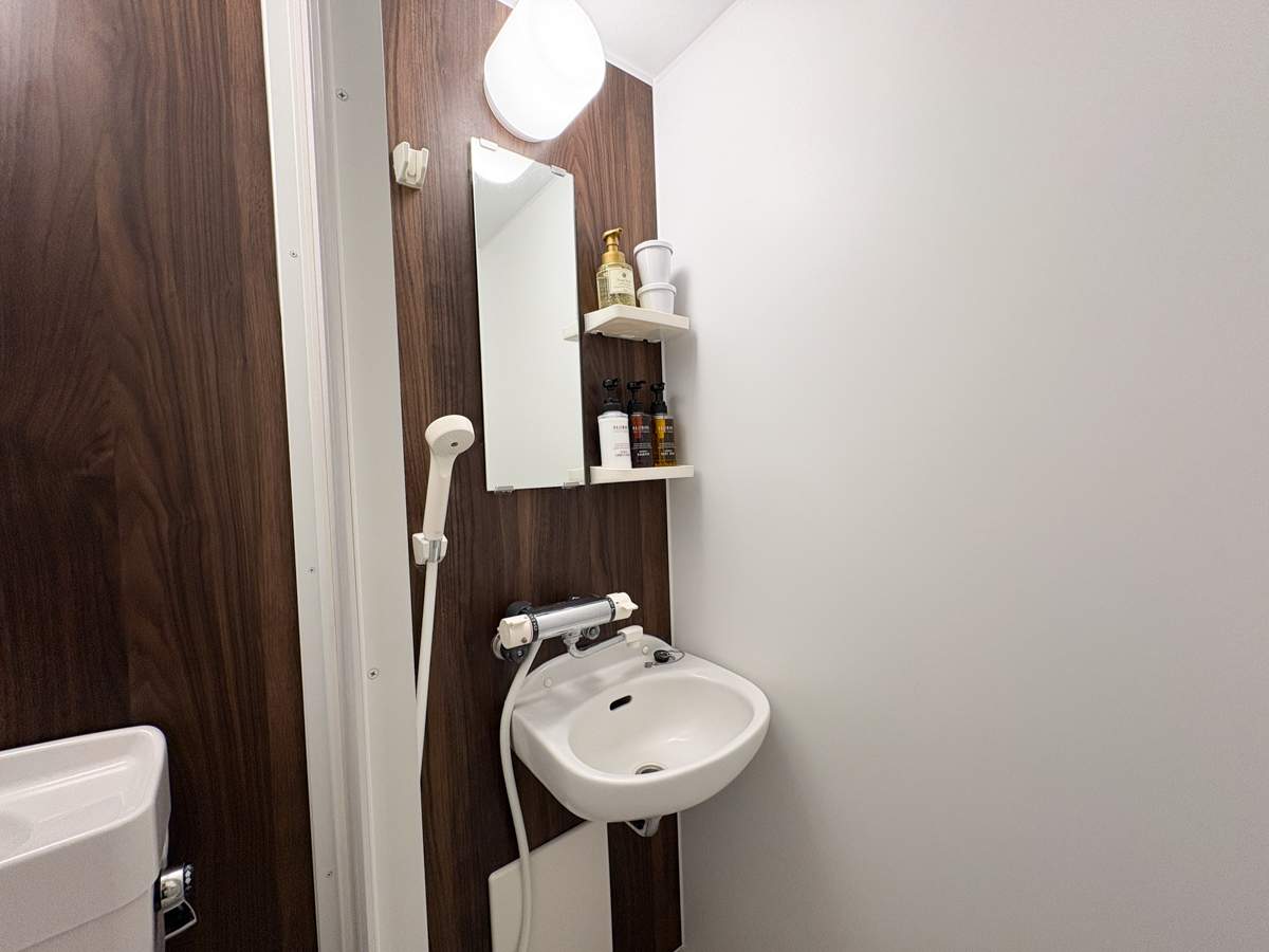 シングルルームシャワー付