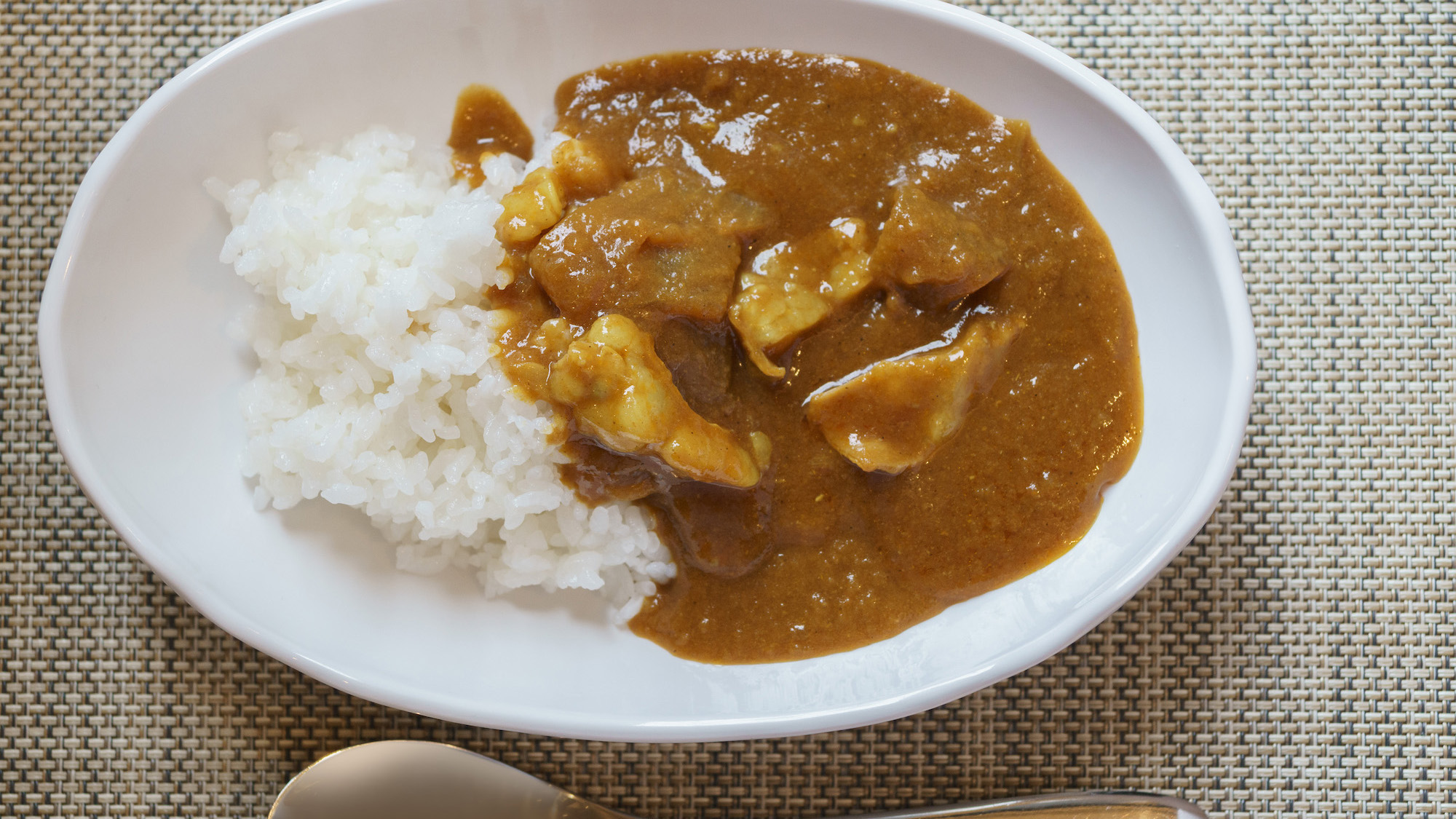 大人気の朝カレーをご堪能ください