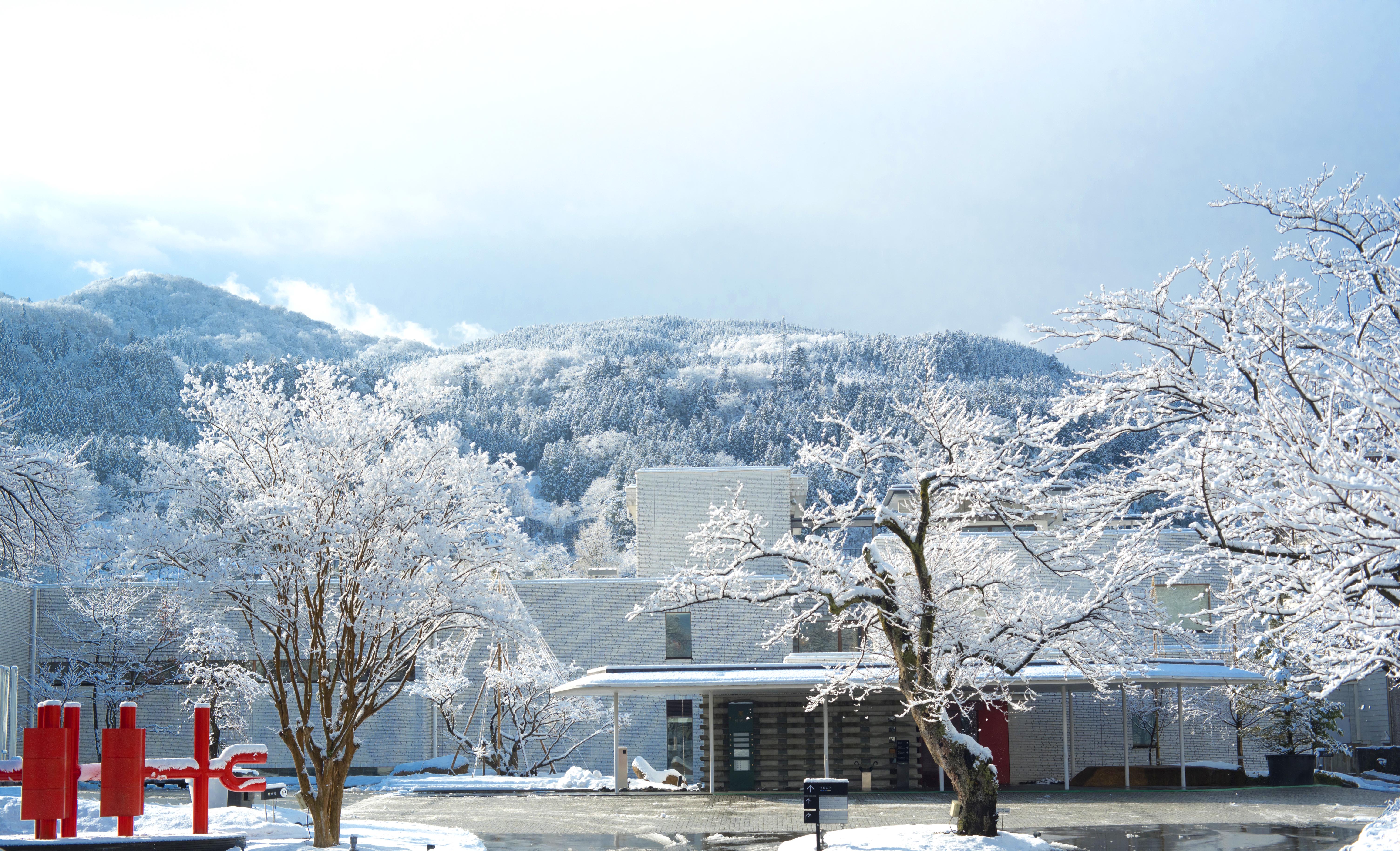 冬の雅樂倶外観