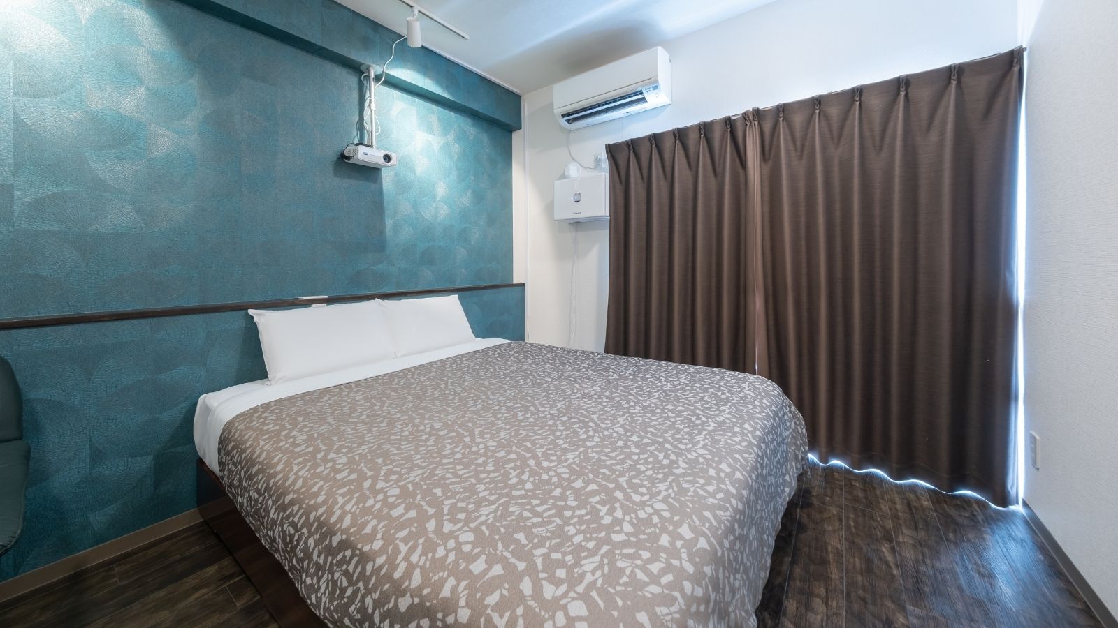 【ダブル/禁煙】WiFi・洗濯機・乾燥機完備（無料洗剤付き）