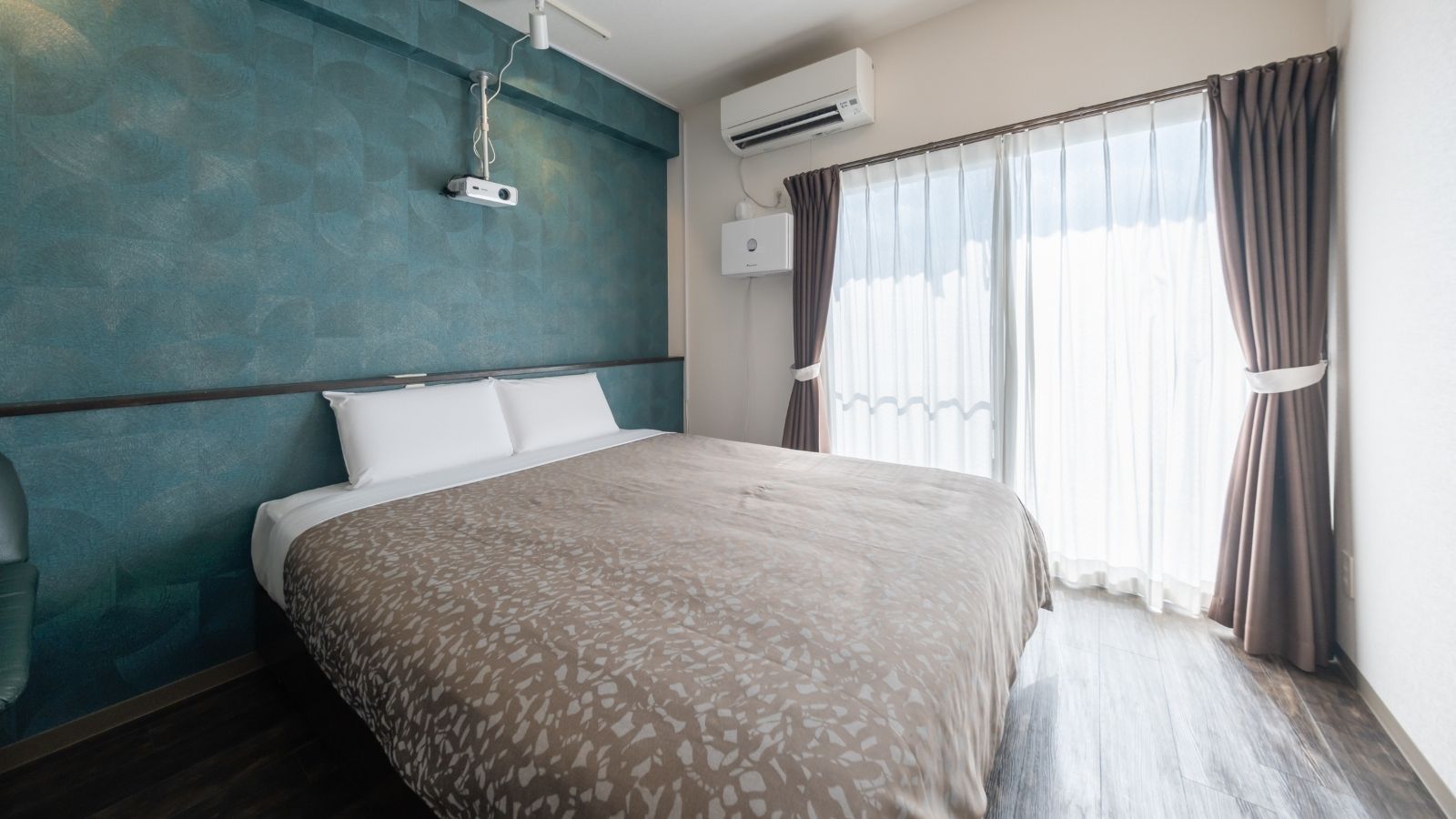 【ダブル/禁煙】WiFi・洗濯機・乾燥機完備（無料洗剤付き）