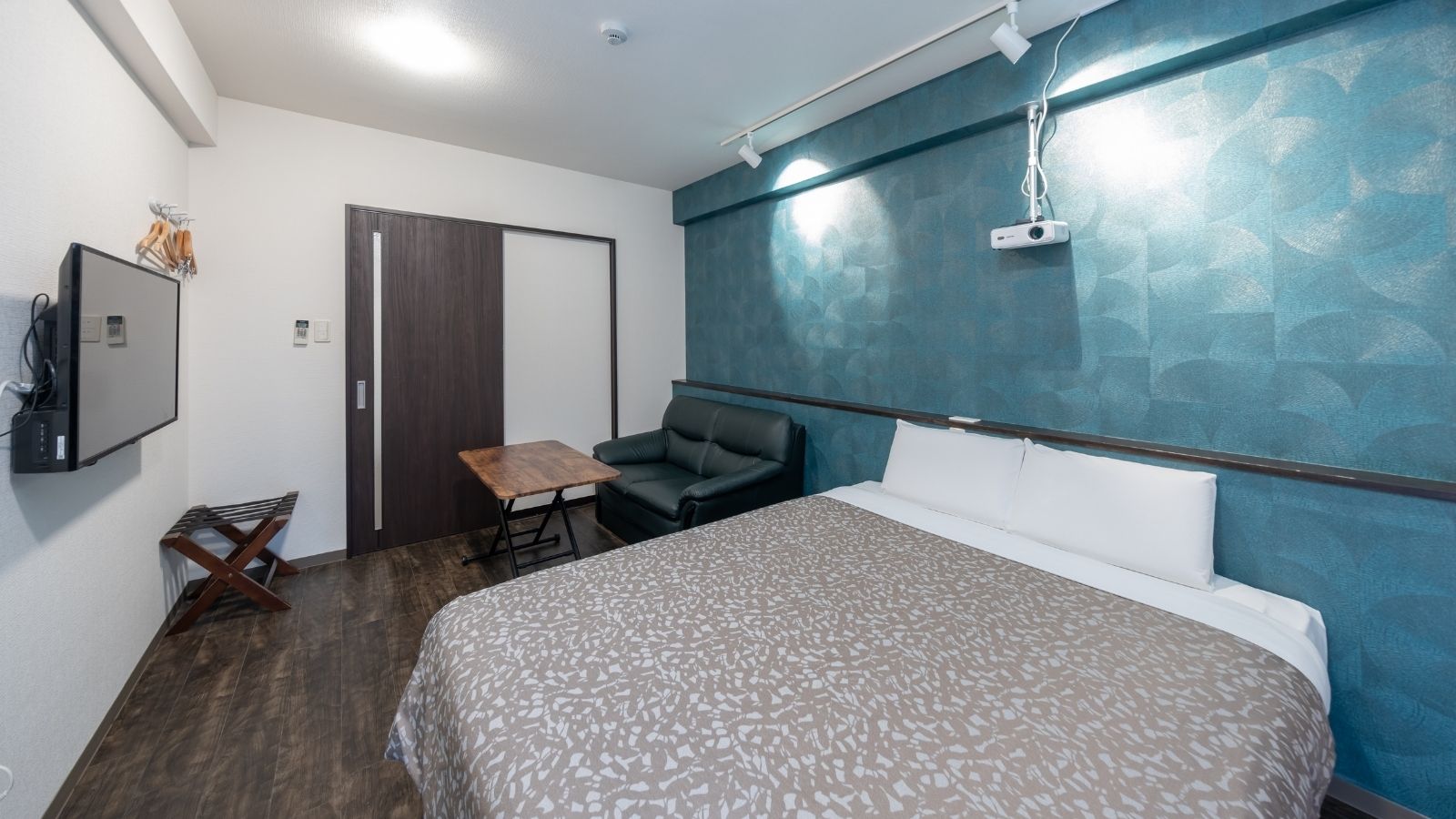 【ダブル/禁煙】WiFi・洗濯機・乾燥機完備（無料洗剤付き）