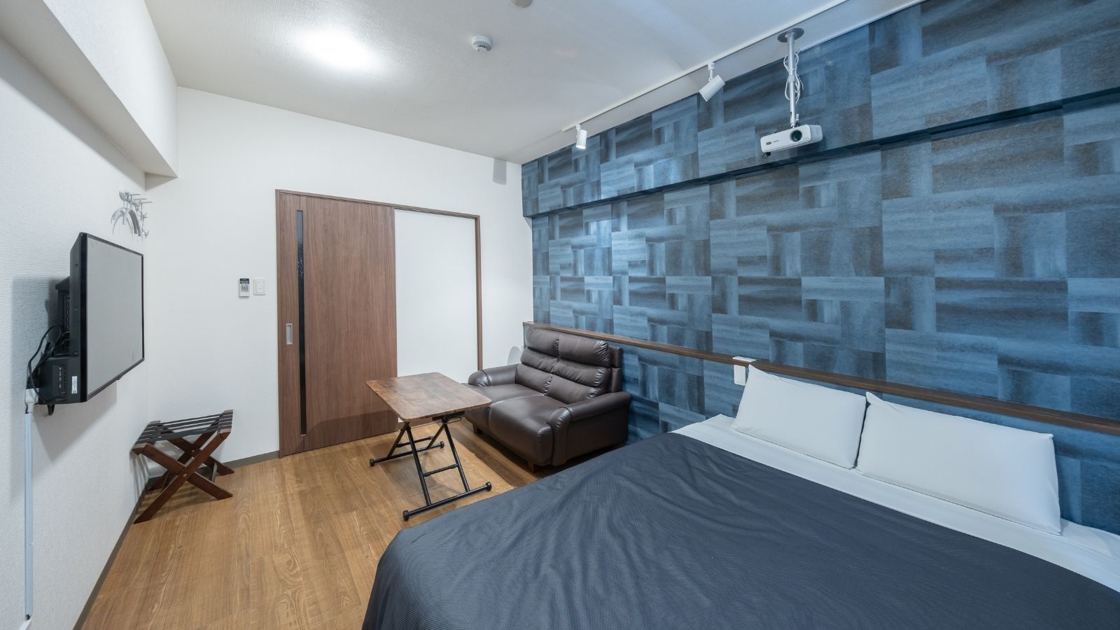 【ダブル/禁煙】WiFi・洗濯機・乾燥機完備（無料洗剤付き）