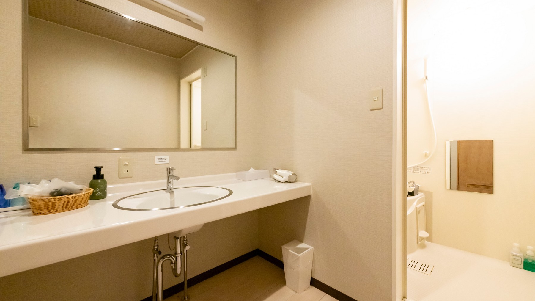 ＜ゆったり寛ぐ和室１２～１５畳＞ご家族利用にも使いやすい広々とした洗面スペース