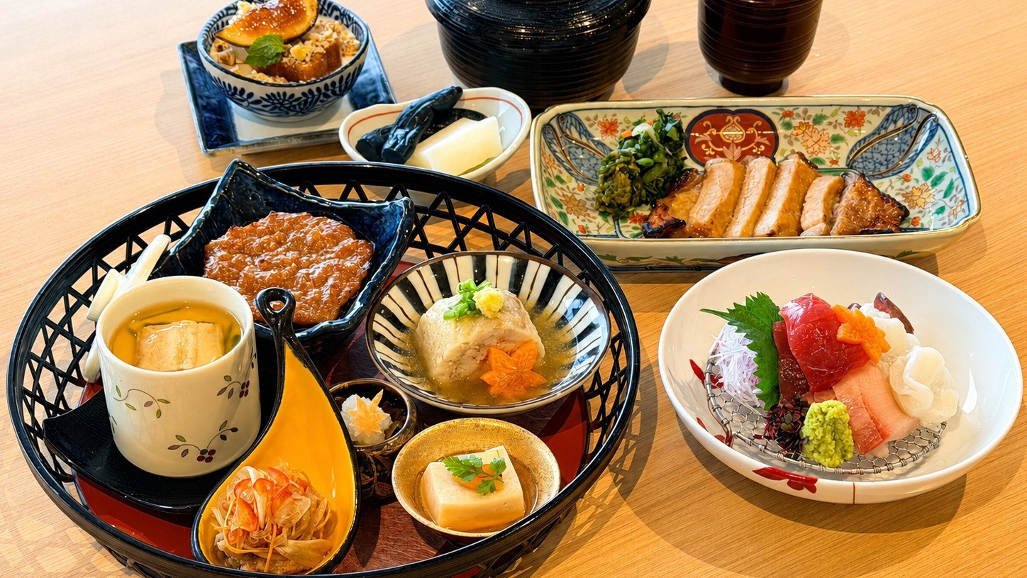 【ヒルナンデスで紹介】料理長手作りの少量美味「三景会席」＜幼児2名まで食事もついて無料＞