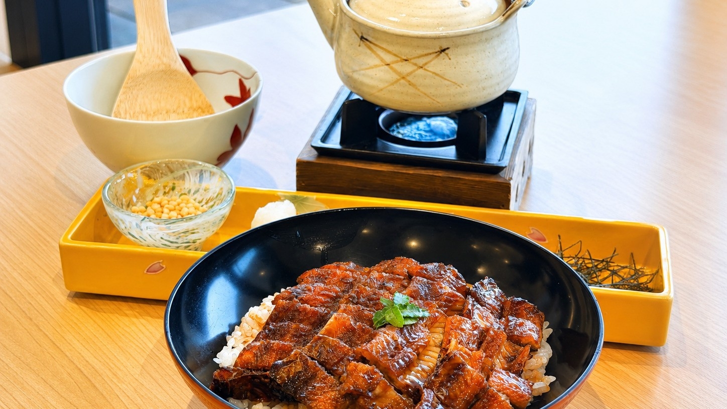 【秋の特選グレードアップ】・高級魚吉次に和牛朴葉焼き・お茶漬けも楽しめる穴子ひつまぶし〇幼児2名無料