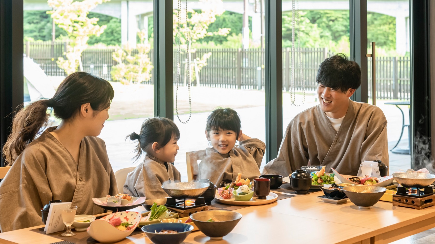 【夏休みファミリープラン】小学生特別料金＆未就学児2名無料！夏休みは花火プレゼント＆中庭プールも