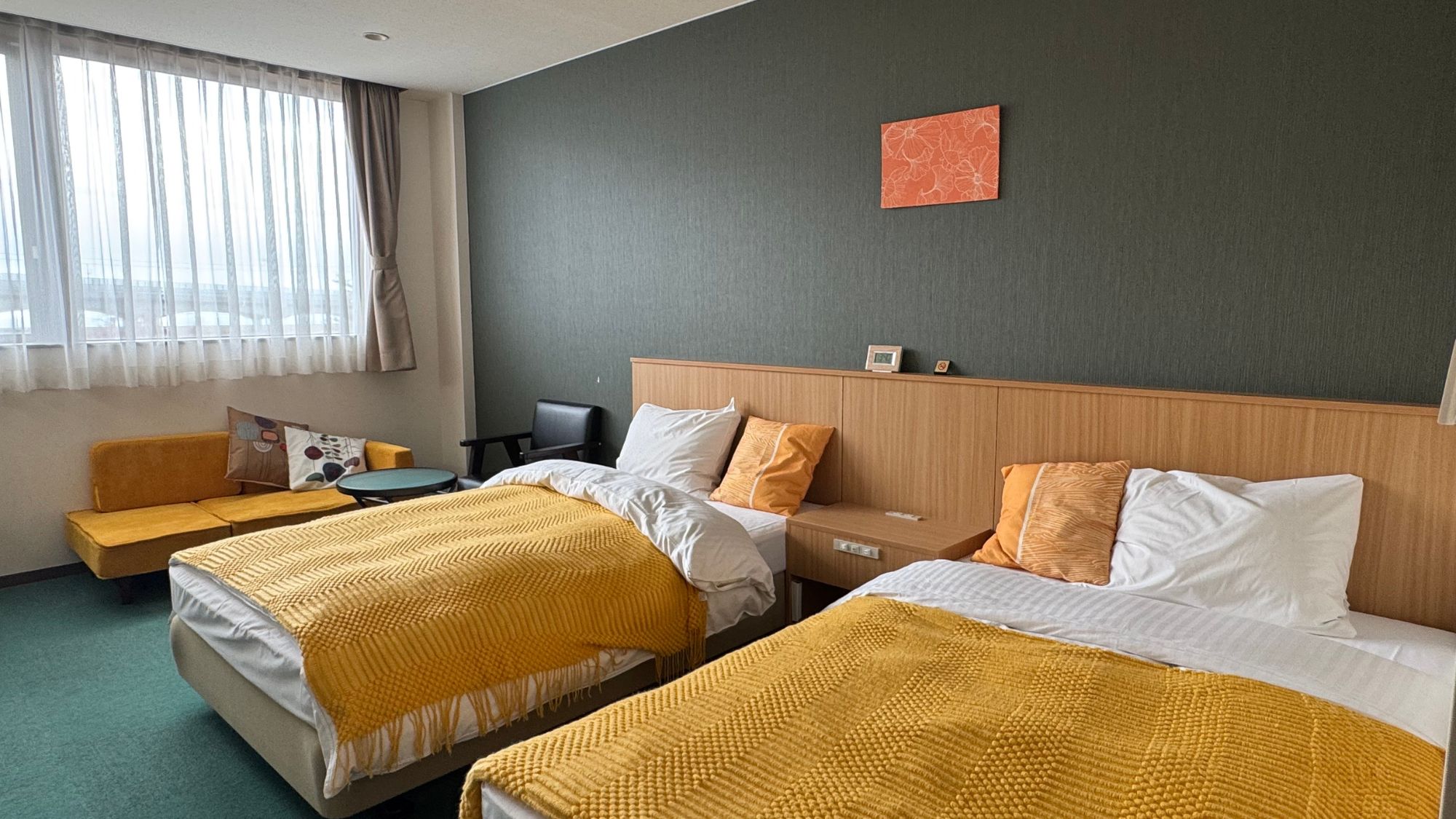 自然豊かな松島のグリーンと柔らかな黄色をイメージした森の安らぎを感じる心地よいお部屋です。