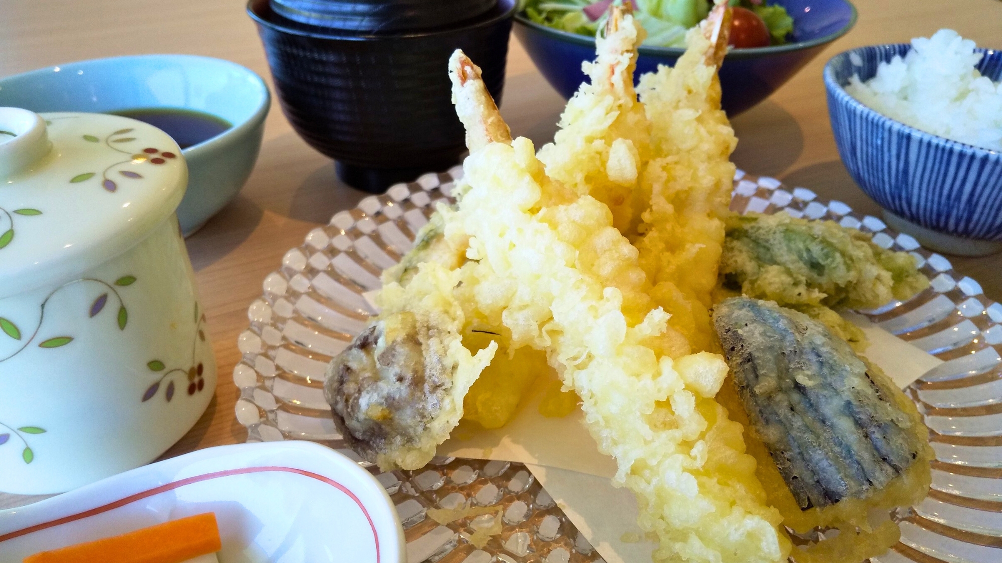 お任せ定食一例。季節のお野菜を天婦羅でどうぞ。