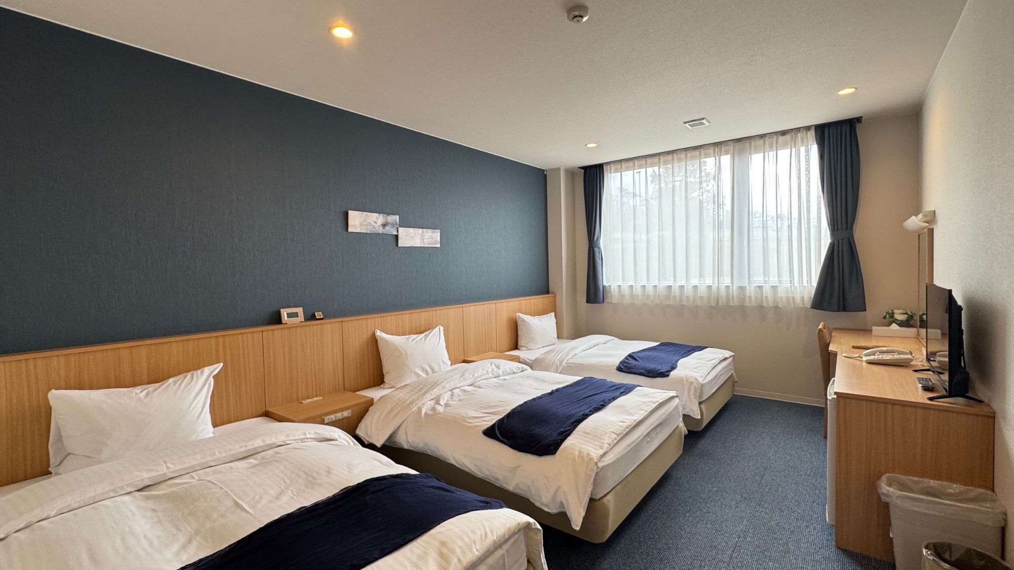 ベッド3台のトリプルタイプのお部屋で、グループやファミリーでのご宿泊におすすめです。