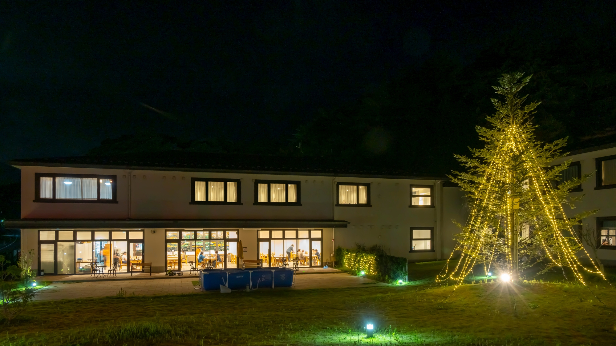 通年で楽しめる中庭のイルミネーション。奥松島の夜を彩ります。