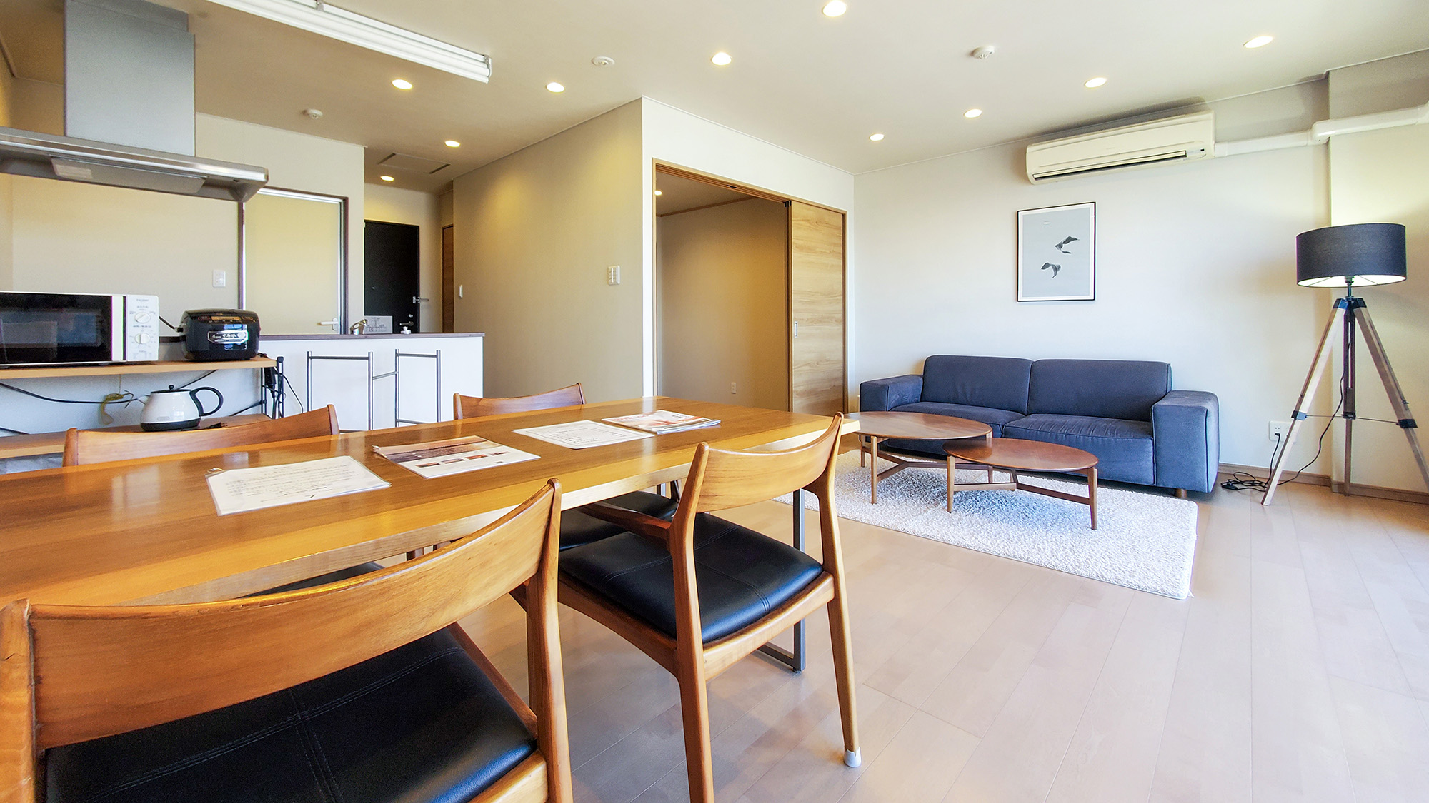 #Stay&Room_207コンドミニアムマイクロタイプ_リビング_ユニットバスルーム (2)