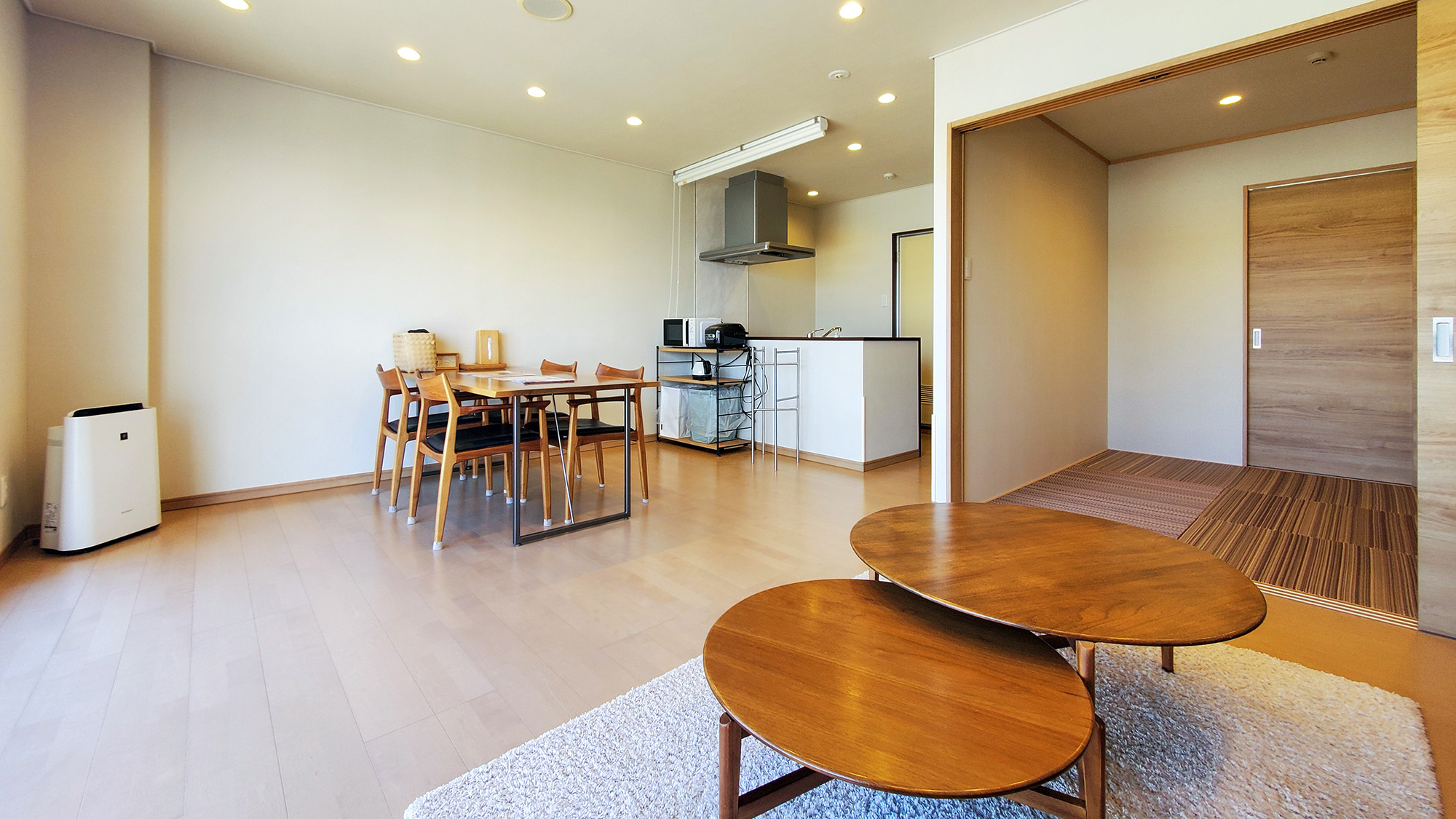 #Stay&Room_207コンドミニアムマイクロタイプ_リビング_ユニットバスルーム (3)