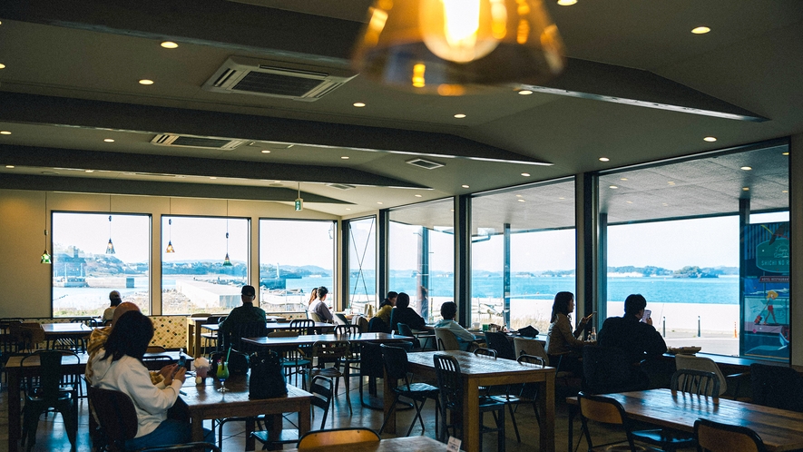 #SHICHI NO CAFE&PIZZA_優雅なリゾート気分が味わえるお洒落な雰囲気のカフェ。