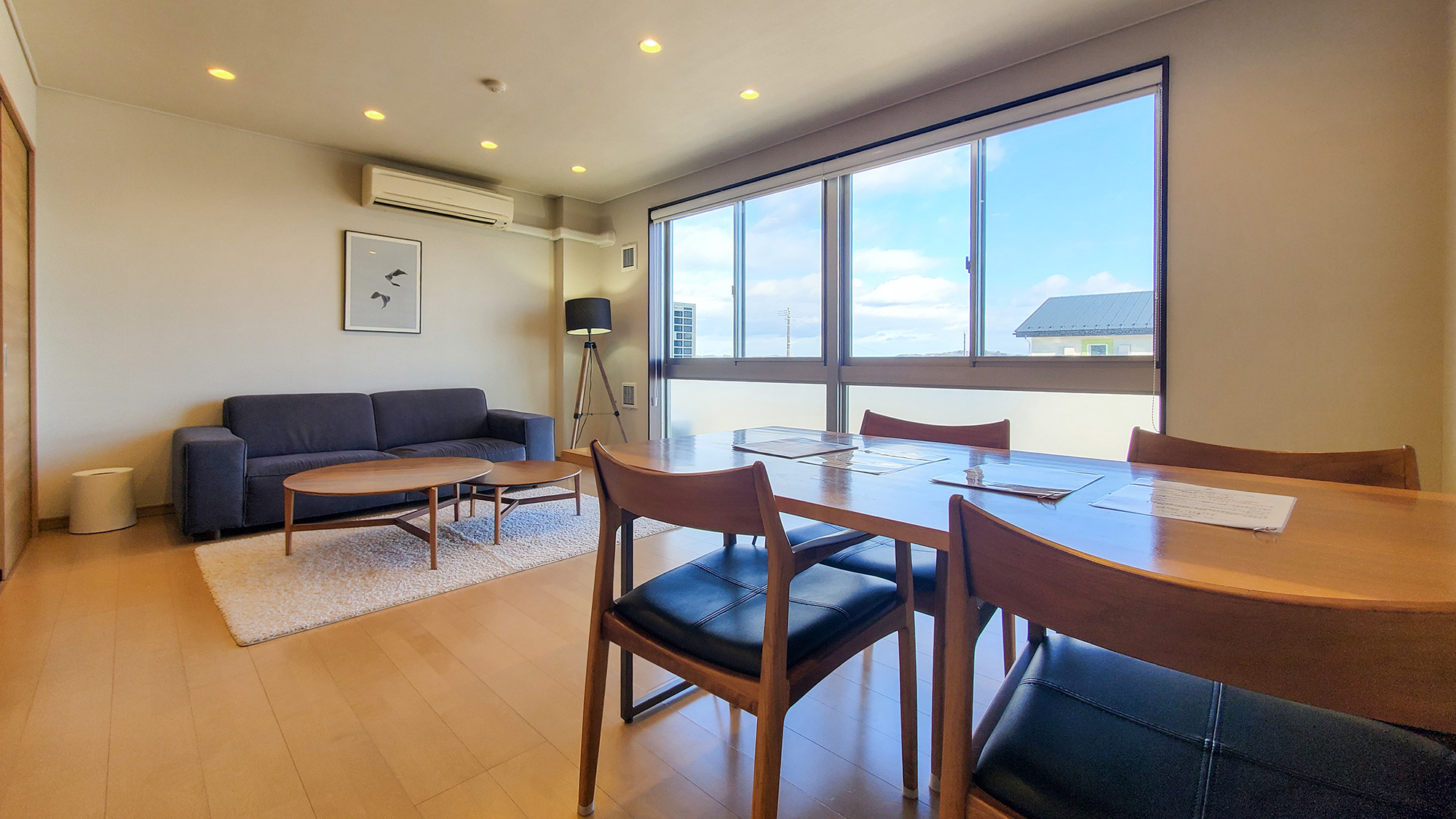 #Stay&Room_207コンドミニアムマイクロタイプ_リビング_ユニットバスルーム (1)