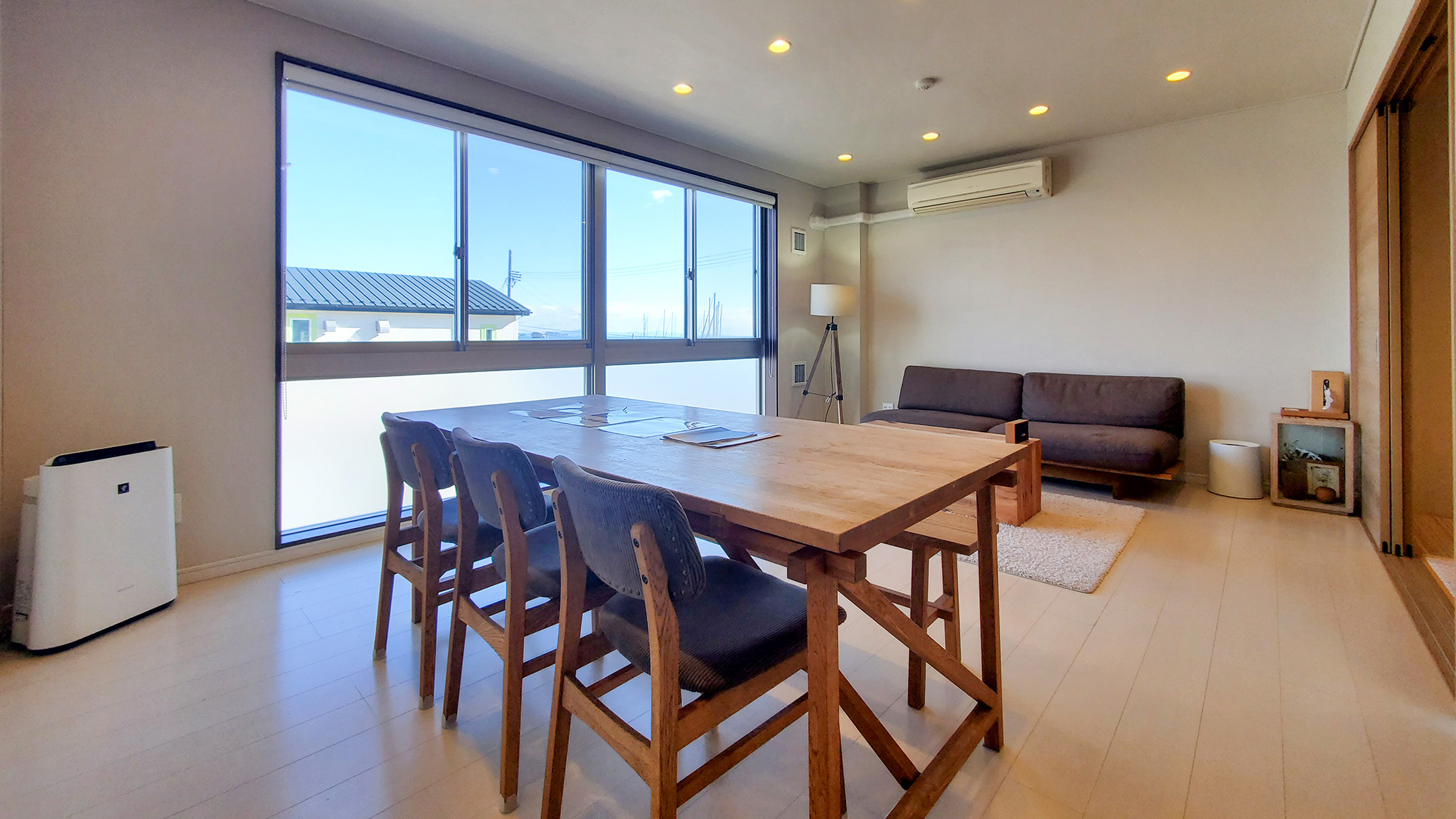 #Stay&Room_206コンドミニアムマイクロタイプ_リビング_ユニットバスルーム (1)