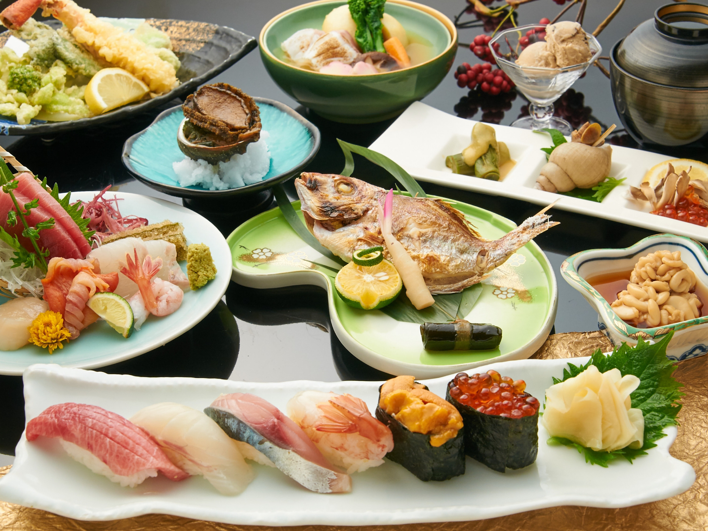【夕食一例】料理長厳選の伊豆の旬食材をふんだんに採り入れた『和会席料理』をお楽しみください