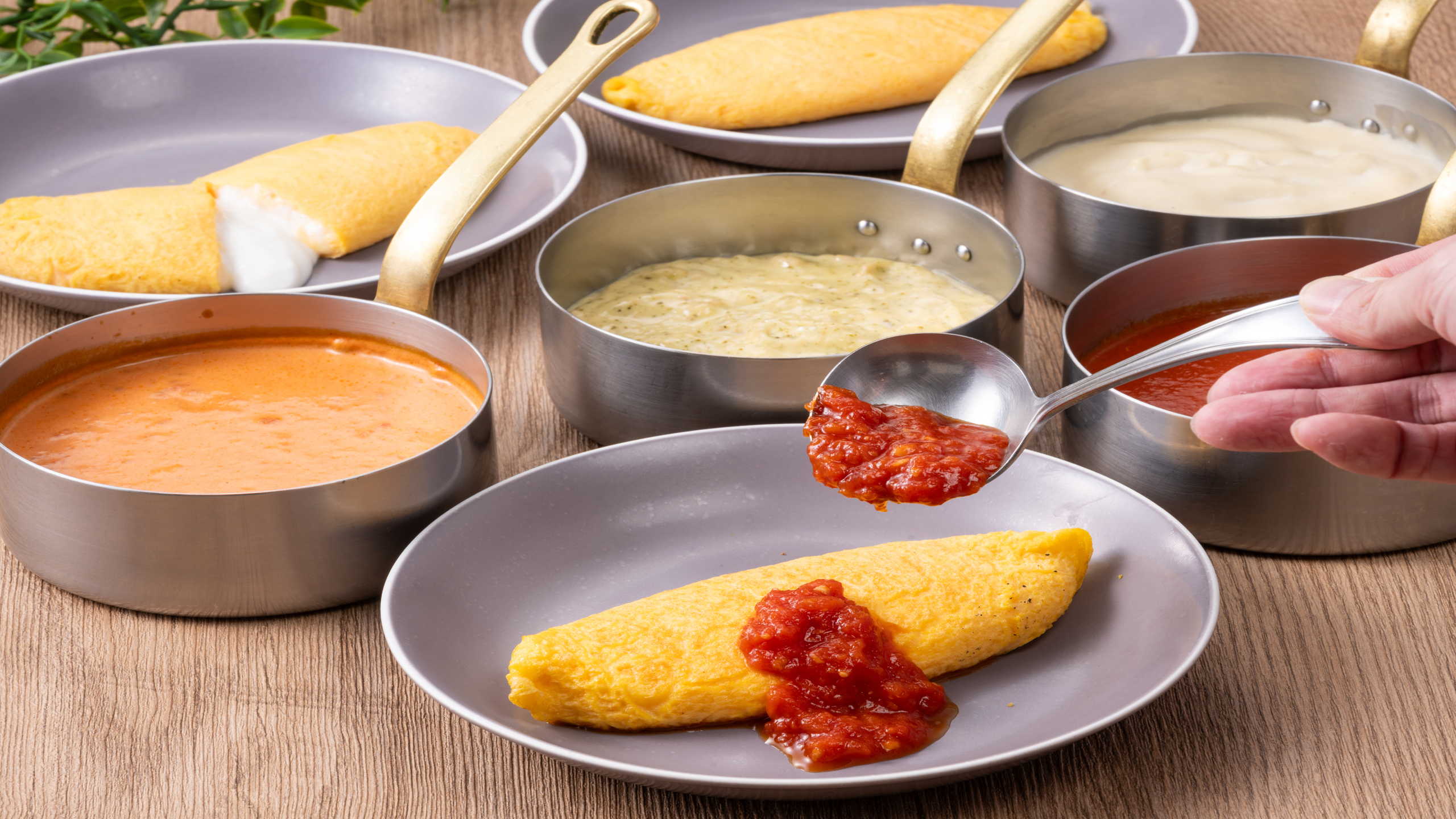 朝食：【これだけは食べて欲しい５大メニュー】③ライブキッチンで作るモッツァレラチーズオムレツとプレー