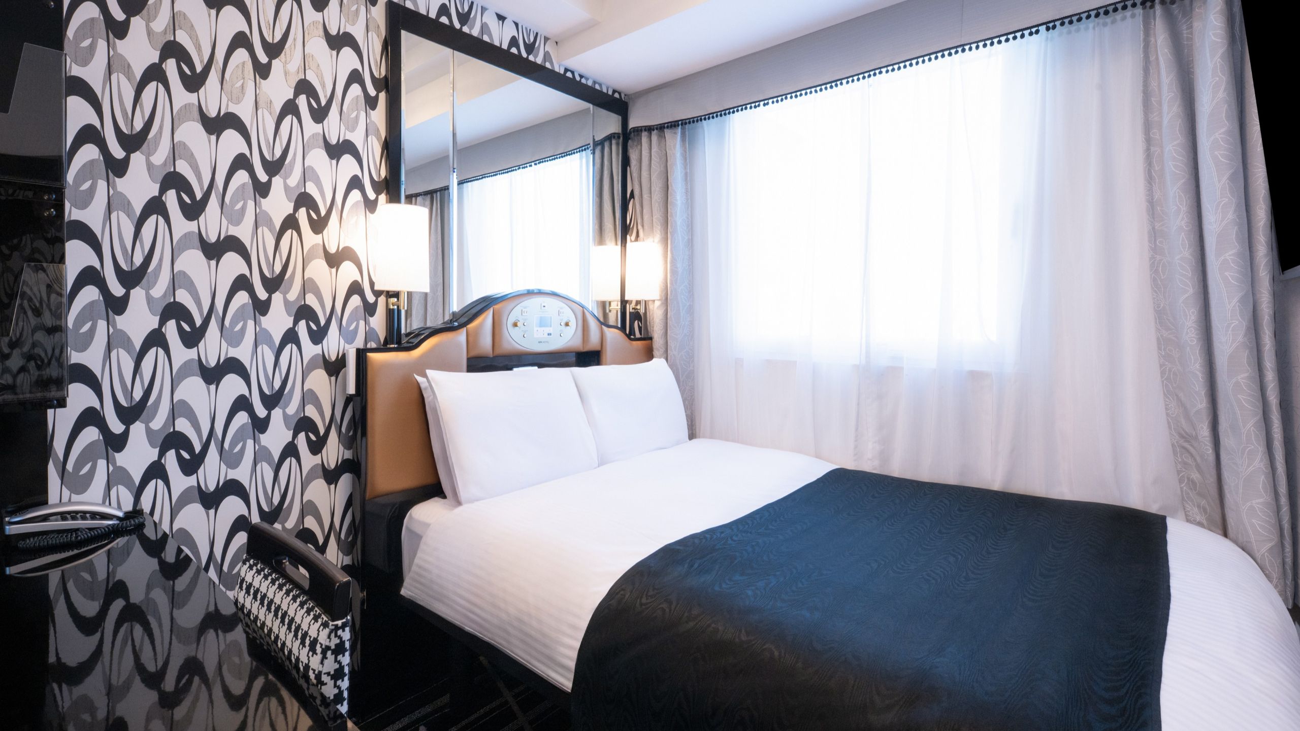 広さ11㎡／ベッド1台（ベッド幅142㎝・長さ196㎝・高さ64㎝）