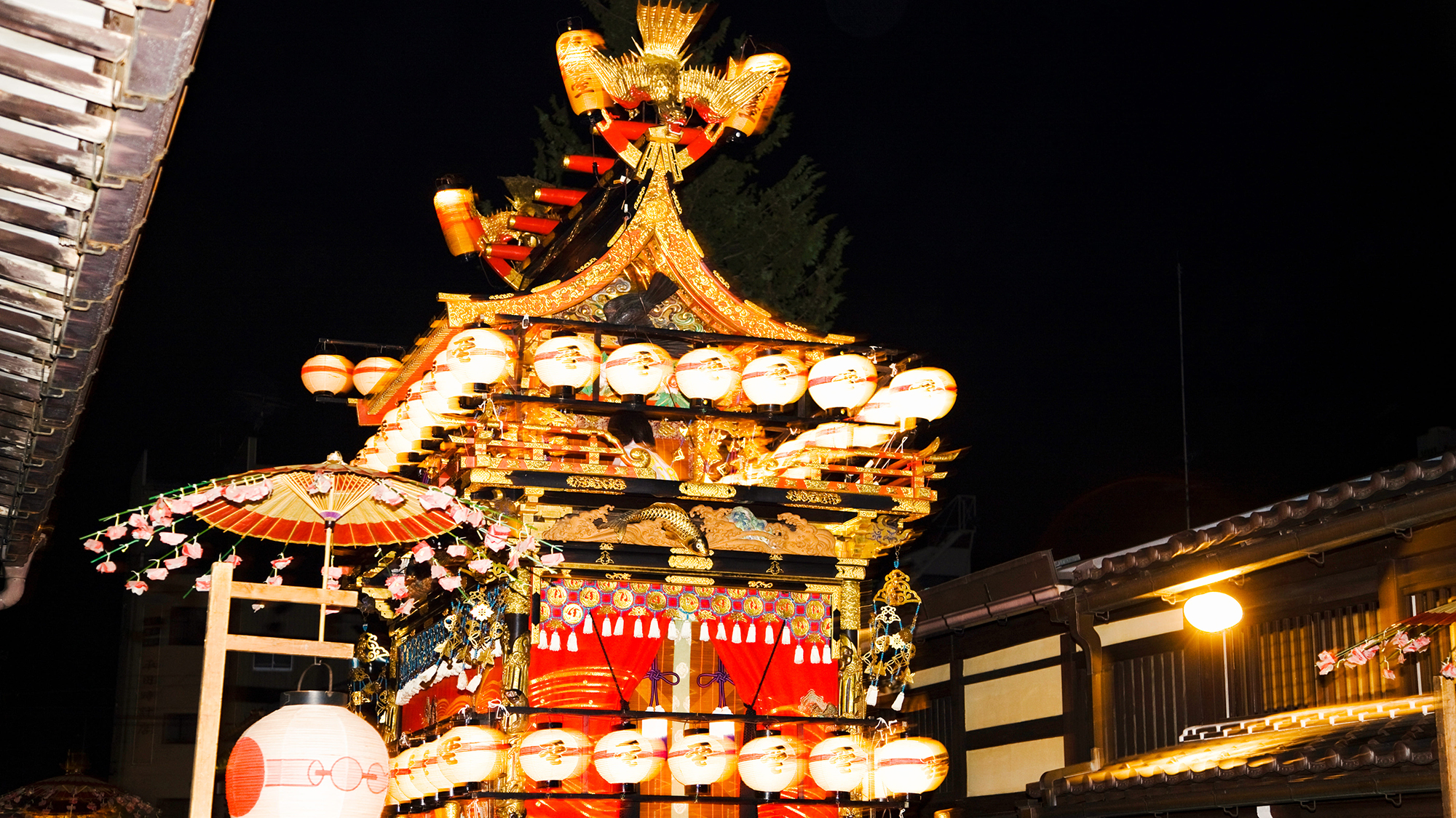 【高山祭屋台】春と秋年2回行われる高山祭。絢爛豪華な祭屋台が見どころです※ユネスコ無形文化遺産