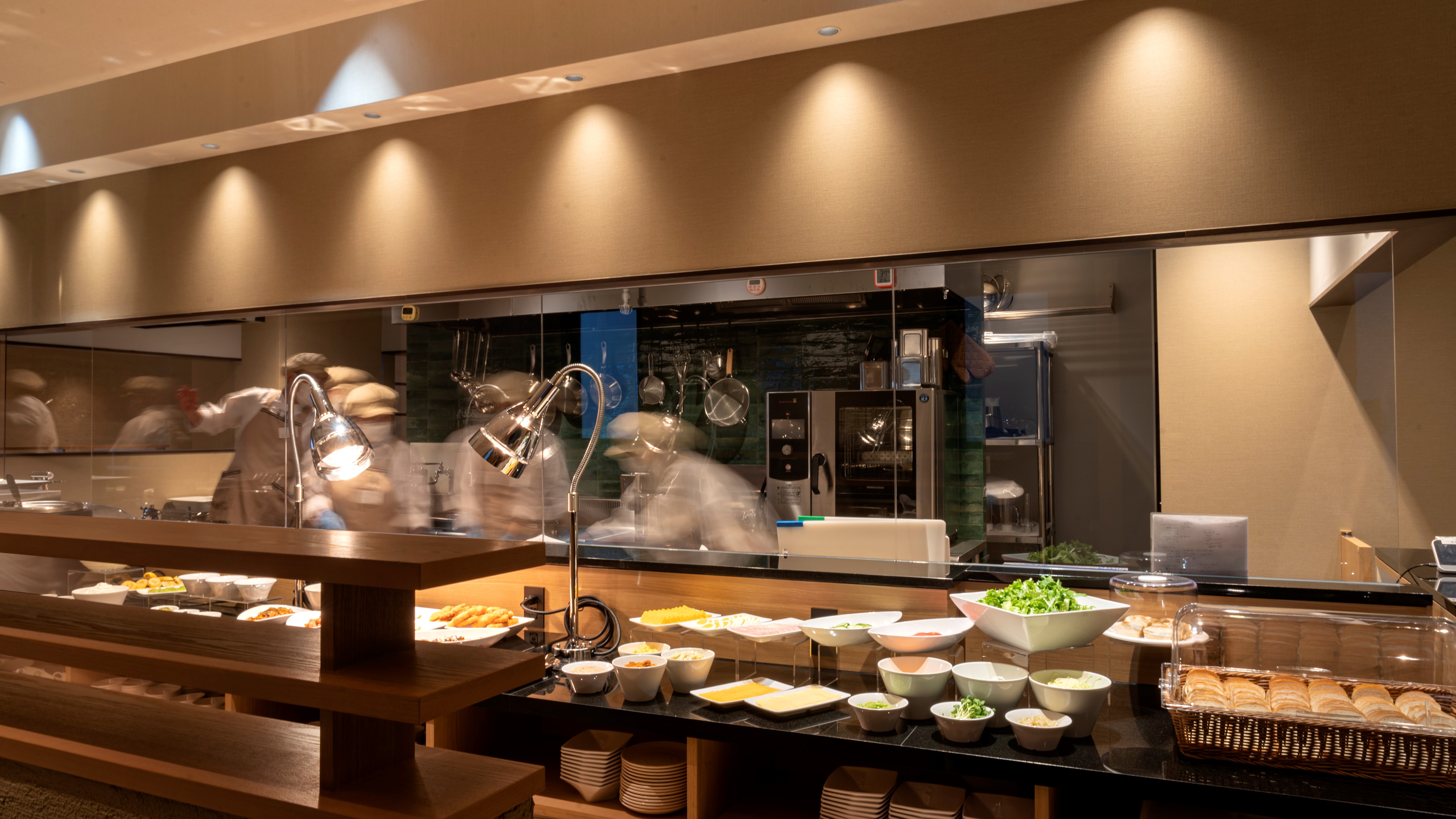 ビュッフェ料理。お好みの具材を挟んでお召し上がりください♪