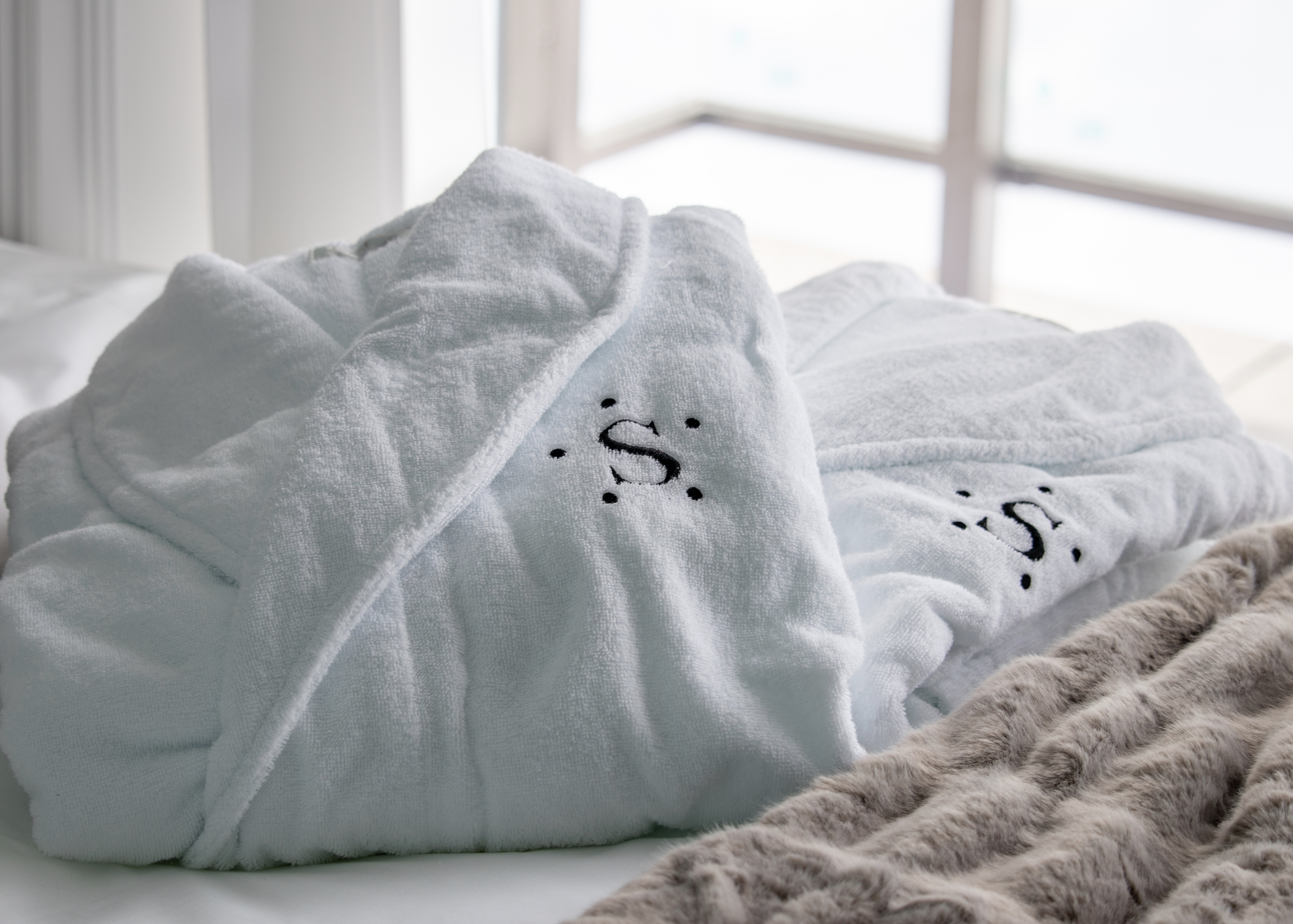 マウンテンサイドバルコニー付き2寝室２バスペントハウス　バスローブ